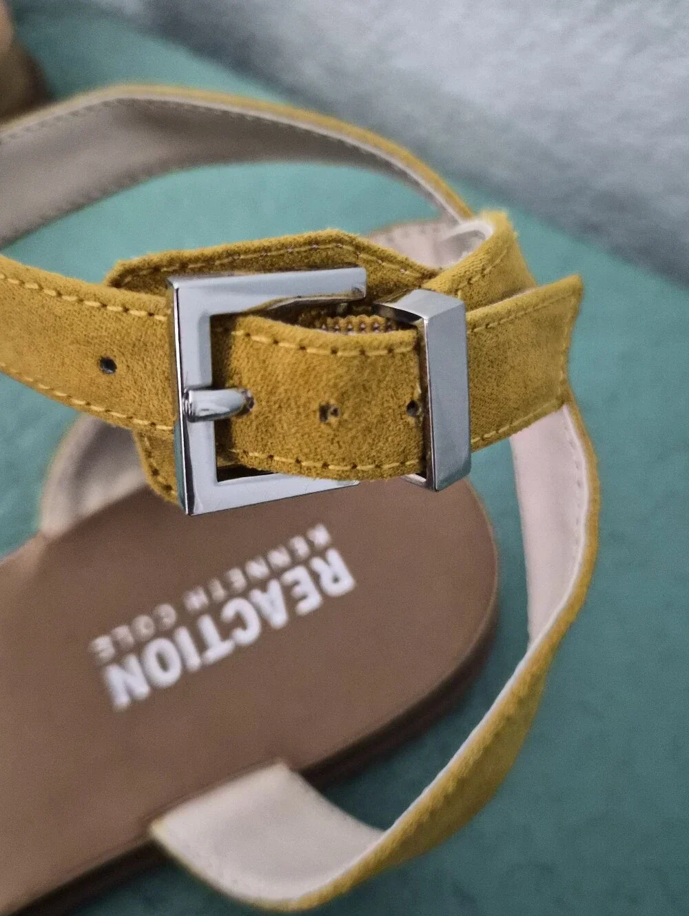 Kenneth Cole Reaction Jolly Mustard Yellow Suede Flat Sandals 7.5